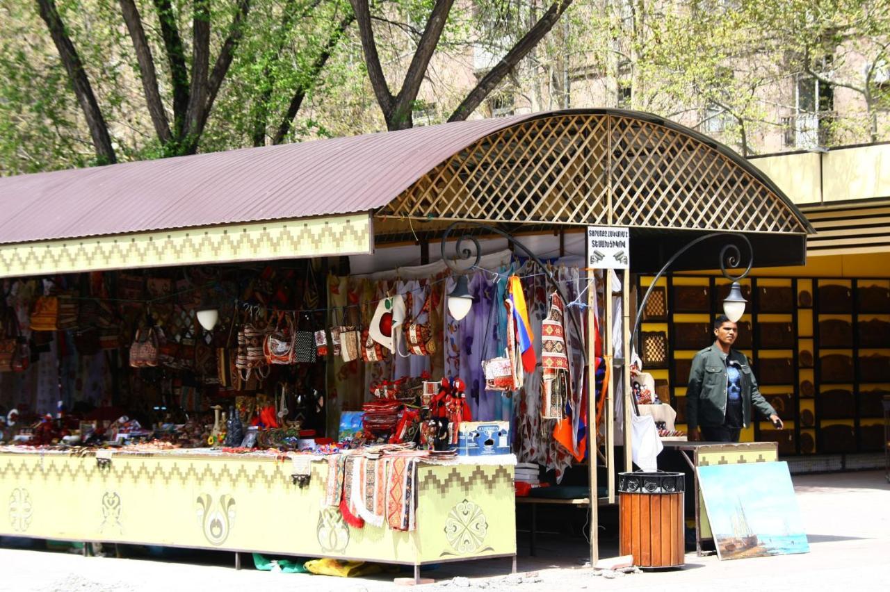 Vernisaj Apt At Republic Square & Ruben Tours Yerevan Exterior photo